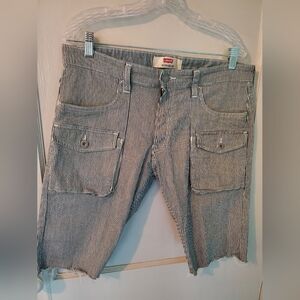 Levi's striped cut off shorts; pockets; 32x21